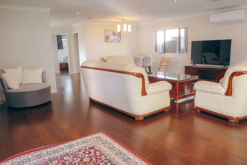 Hillsborough Spacious 3br With Ensuite -12mins Frm Airport Ferienhaus