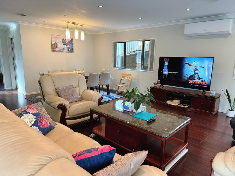 Ferienhaus Hillsborough Spacious 3br With Ensuite -12mins Frm Airport *